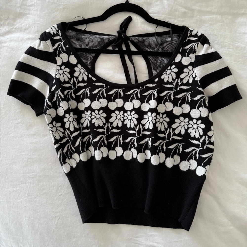 NWOT! Never Worn- Beautifull black and white Anthropologie Maeve sweater